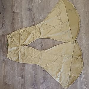 Umgee style N6206 soft velvet feel flare bottom pants NWT medium